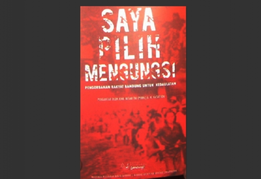 Buku tentang Bandung Lautan Api. (Foto: Iman Herdiana)