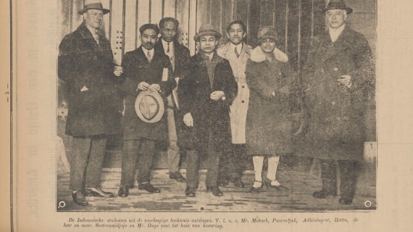 Mahasiswa Indonesia yang dibebaskan dari tahanan yakni Madjid, Pamontjak, Adhiningrat, Hatta , Sastroamidjojo. (Algemeen handelsblad voor Nederlandsch-Indië, 20 April 1928, Sumber delpher.nl) 