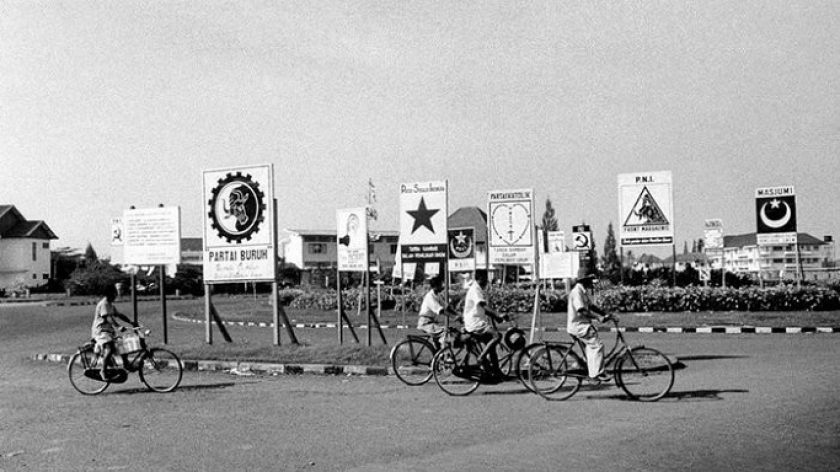 Alat peraga kampanye pada Pemilu 1955. (Foto: kab-supiori.kpu.go.id)