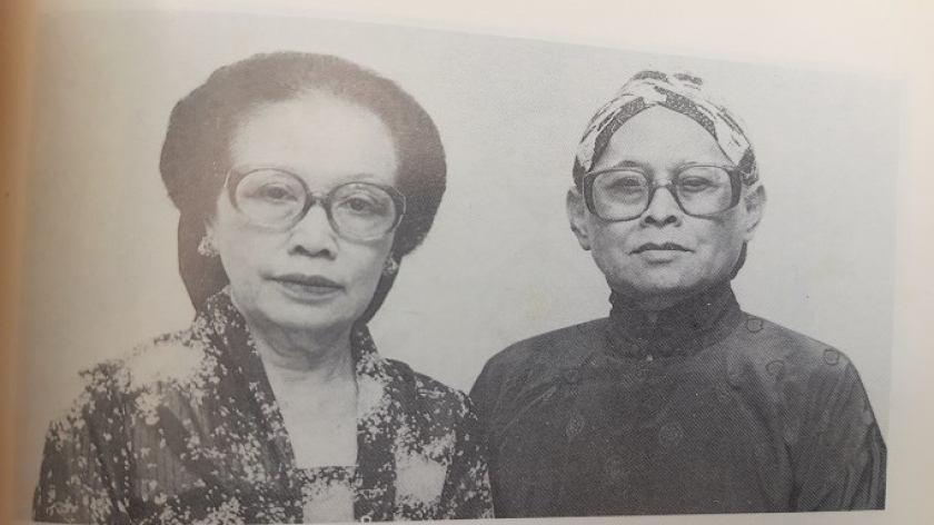 Djamal Ali dan istri, yang perhiasannya digunakan untuk modal awal mendirikan Pikiran Rakjat pada tahun 1950, berfoto bersama pada tahun 1983. (Sumber foto: buku Djamal Ali: Sekilas Perjalanan Hidup Saya)