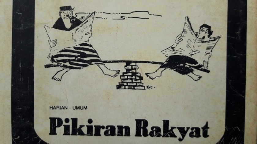 Sebuah iklan Pikiran Rakyat di sampul belakang buku Teoritisi dan Praktisi Publisistik Berbicara (1980) menampilkan karakter karikatur Mang Ohle yang legendaris. (Sumber foto: buku Teoritisi dan Praktisi Publisistik Berbicara)