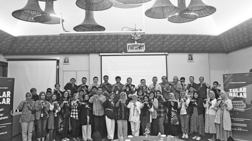 Foto bersama Media Gathering dan Penandatanganan Kerja Sama Mitra Tular Nalar 3.0 di Citarum Hotel, Jalan Citarum, Kota Bandung, Sabtu, 25 November 2023. (Foto: Tular Nalar - Mafindo)