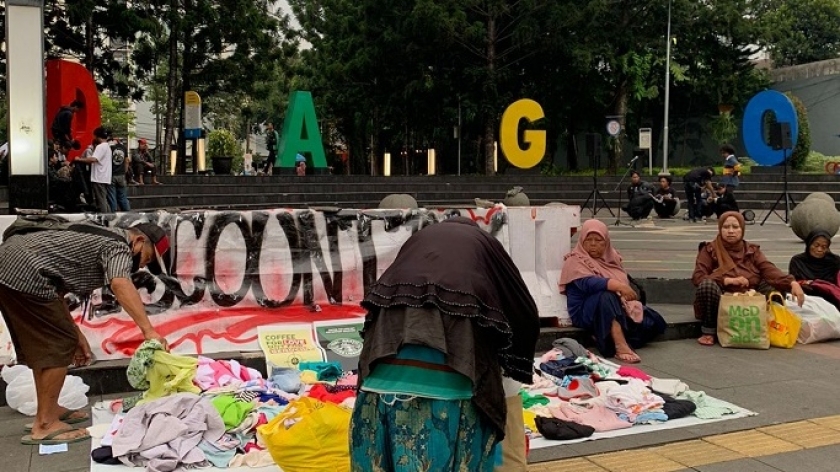 Pasar Gratis Bandung hadir sebagai protes secara tidak langsung terhadap sistem kapitalisme yang serba beli. (Foto: Bani/Pasar Gratis Bandung)