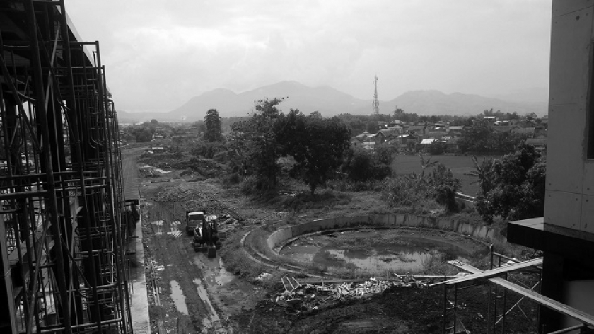 Meja putar lokomotif antik di Stasiun Cicalengka lama, Kabupaten Bandung, Minggu, 7 Januari 2024. (Foto: Prima Mulia/BandungBergerak.id)