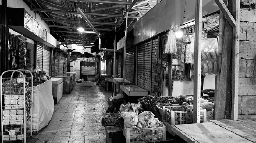 Suasana Pasar Sadang Serang, Bandung, Selasa, 16 Januari 2024. Tanggal 4 Agustus 2023 pasar ini hancur karena kebakaran. (Foto: Emi La Palau/BandungBergerak.id)
