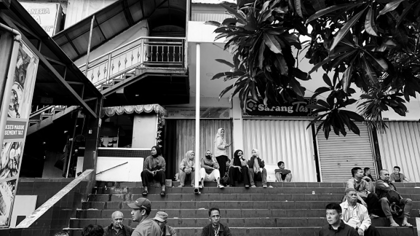 Situasi Pasar Baru, Bandung, saat bagian basemennya terbakar, Kamis, 18 Januari 2024. (Foto: Emi La Palau/BandungBergerak.id)