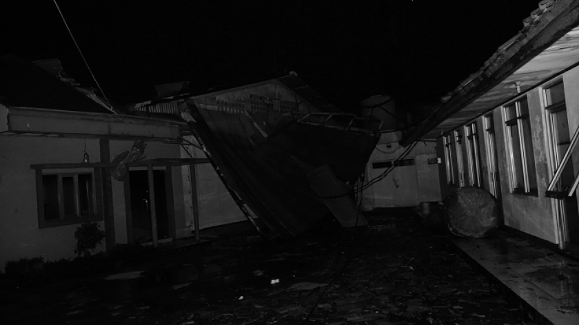 Dampak angin puting beliung yang melanda Rancaekek, Kabupaten Bandung, Rabu, 21 Februari 2024. (Foto: Ryamizar Hutasuhut/BandungBergerak.id)