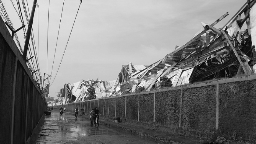 Kondisi kawasan Rancaekek, pascabencana angin topan, 22 Februari 2024. (Foto: Prima Mulia/BandungBergerak.id)