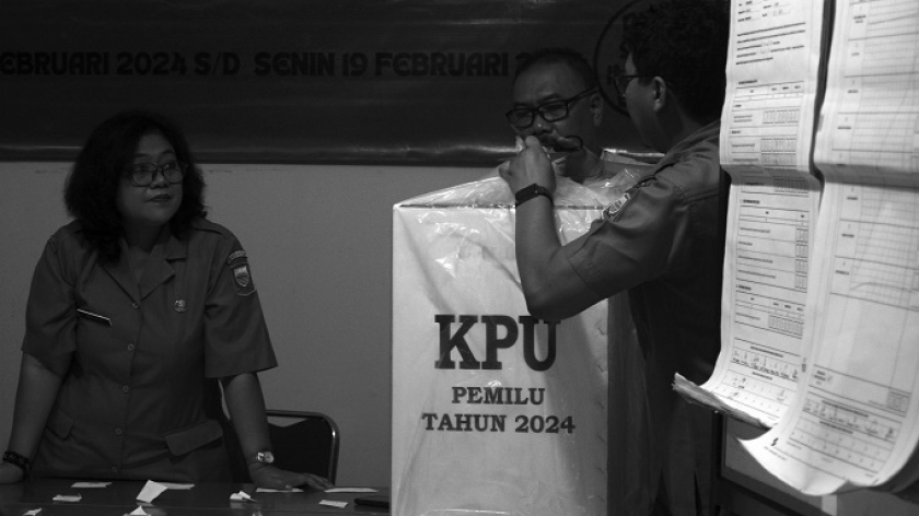 Rekapitulasi suara hasil Pemilu 2024 Kecamatan Bandung Wetan,  19 Februari 2024. (Foto: Prima Mulia/BandungBergerak.id)