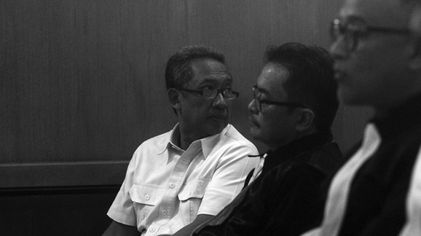 Mantan Wali Kota Bandung Yana Mulyana menjalani sidang dakwaan kasus suap dan gratifikasi proyek pengadaan CCTV dan ISP Bandung Smarta City di Pengadilan Tipikor, Bandung, 6 September 2023. (Foto: Prima Mulia/BandungBergerak.id)