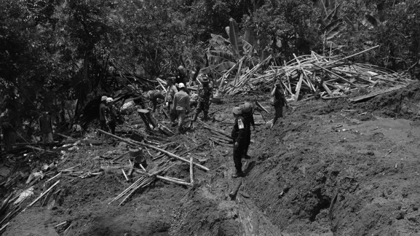 Pencarian korban longsor di Kecamatan Cipongkor, Kabupaten Bandung Barat, Senin, 25 Maret 2024. (Foto: Prima Mulia/BandungBergerak.id) 