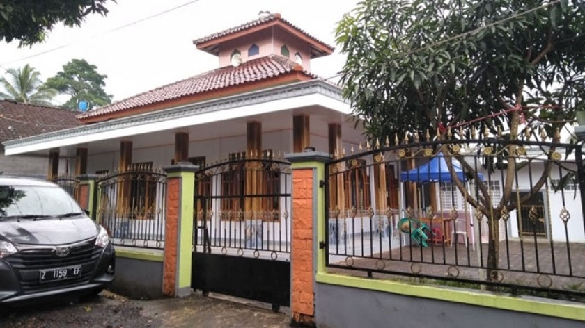 Kondisi masjid Darussalam Bungbulang Garut, Rabu, 27 Maret 2024. (Foto: Nuralimat Hakiah)