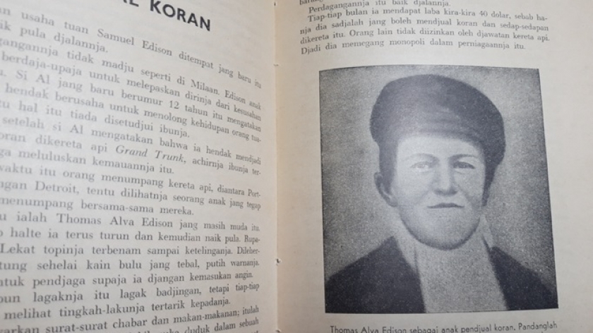 Thomas Alva Edison dalam buku karangan G. Glenwood Clark terjemahan Sjaukat Djajadiningrat terbitan PT. Pustaka Rakjat (1956). (Foto: Tri Joko Her Riadi/BandungBergerak.id) 