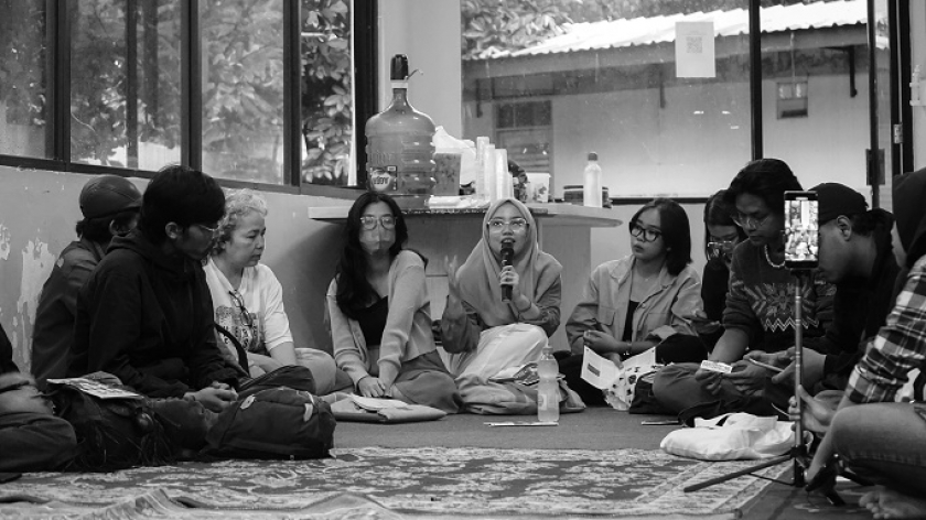 Rapat Redaksi Terbuka BandungBergerak.id  di Aula Perpustakaan Ajip Rosidi, Bandung, Rabu,4 April 2024. (Foto: Ryamizar Hutasuhut/BandungBergerak.id)