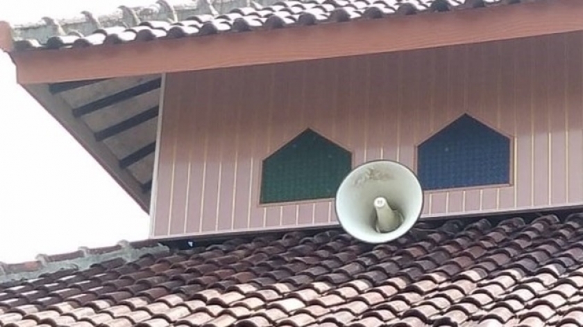 Toa masjid Darussalam Bungbulang Garut Kidul, Selasa, 2 April 2024, yang selalu digunakan saat azan, pupujian, nadoman, sholawatan, ceramah, pengumuman. (Foto: Nuralimat Hakiah)