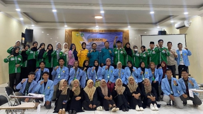 Himpunan mahasiswa Program Studi Pendidikan Agama Islam STAI DR. KH. EZ. Muttaqien Purwakarta. (Foto:  Deden Dinar) 