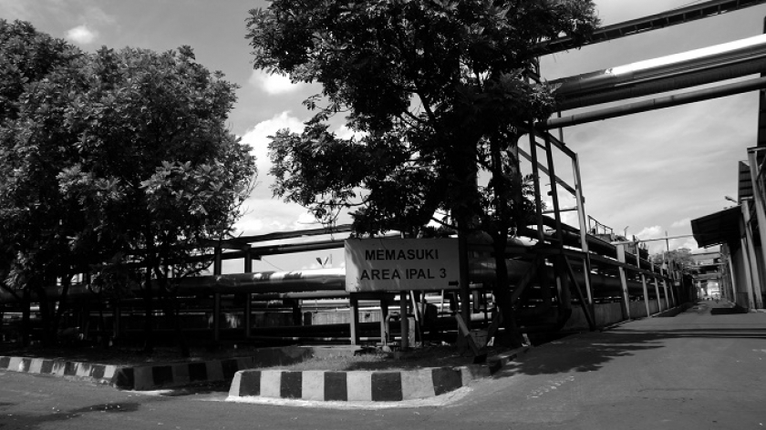 Dokumentasi IPAL PT Kahatex, 14 Mei 2014. Enam orang buruh mengalami kecelakaan kerja saat membersihkan kolam IPAL PT Kahatex,  1 orang meninggal dunia dan 5 orang lainnya dilarikan ke rumah sakit. (Foto: Prima Mulia/BandungBergerak.id)