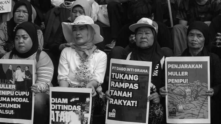 Warga Dago Elos turut turun ke jalan di peringatan May Day Taman Cikapayang, Bandung, 1 Mei 2024. (Foto: Prima Mulia/BandungBergerak.id)