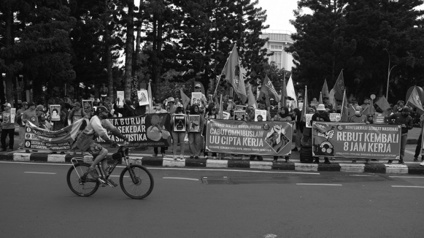 Demonstrasi kelas pekerja terkait peringatan May Day Taman Cikapayang, Bandung, 1 Mei 2024. (Foto: Prima Mulia/BandungBergerak.id)
