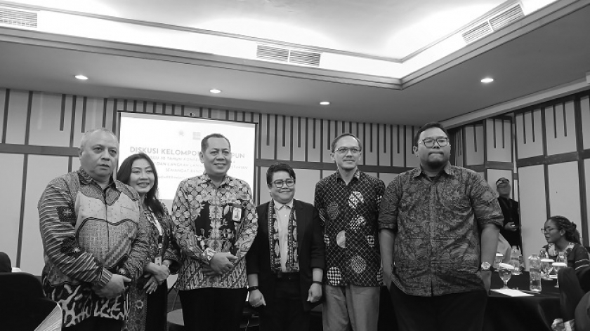 Narasumber diskusi Menuju 70 Tahun Konferensi Asia Afrika: Retrospeksi dan Langkah Lanjut Upaya Pelestarian Semangat Bandung di Hotel Savoy Homann, Rabu, 24 April 2024. (Foto: Salma Nur Fauziyah dan Tofan Aditya/BandungBergerak.id )