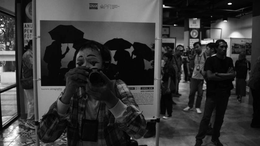 Suasana pameran Anugerah Pewarta Foto Indonesia di Bandung Creative Hub, Bandung, 3 Mei 2024. (Foto: Prima Mulia/BandungBergerak.id)